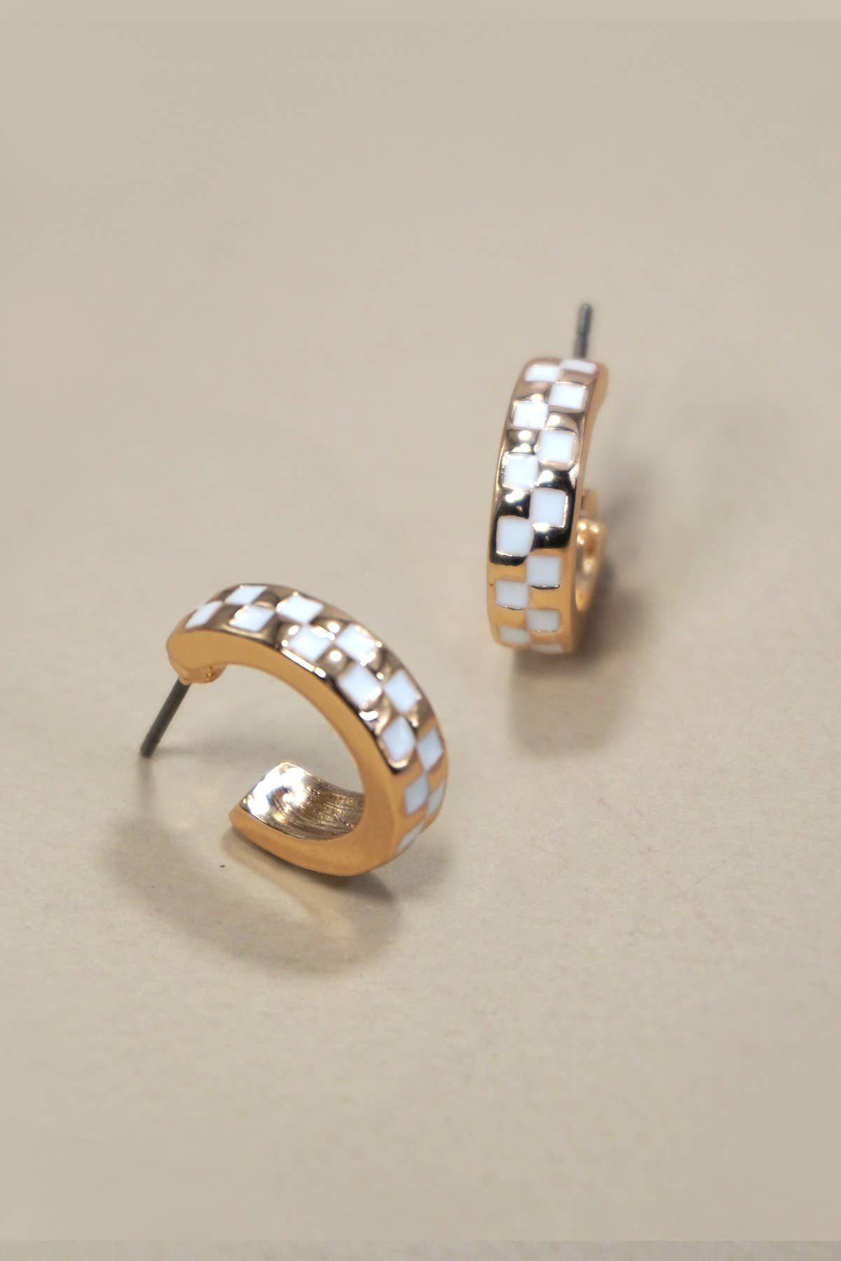 MINI CHECKERED HOOP EARRINGS