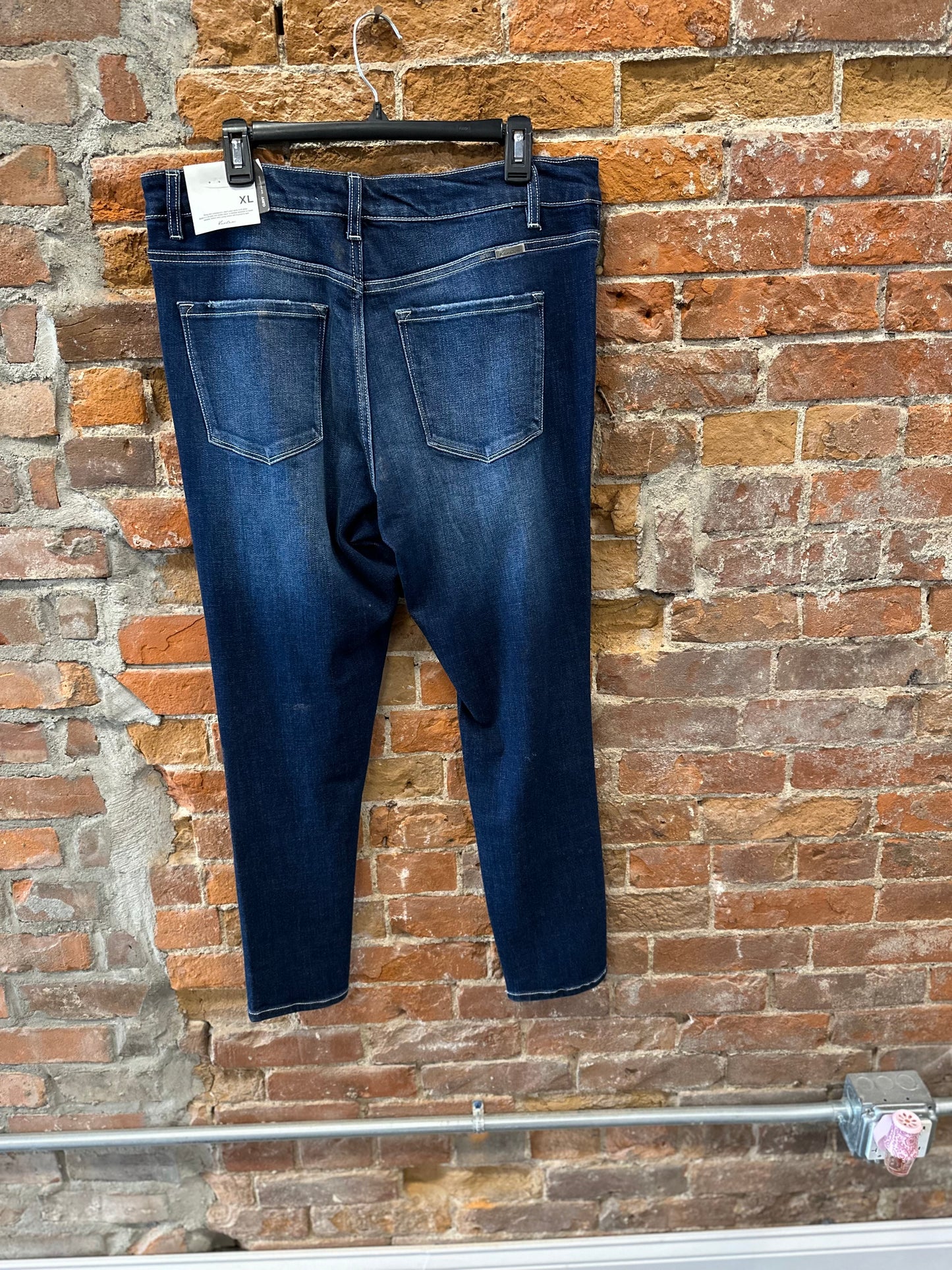 Kancan Curvy "Romain" Distressed Ankle Skinny