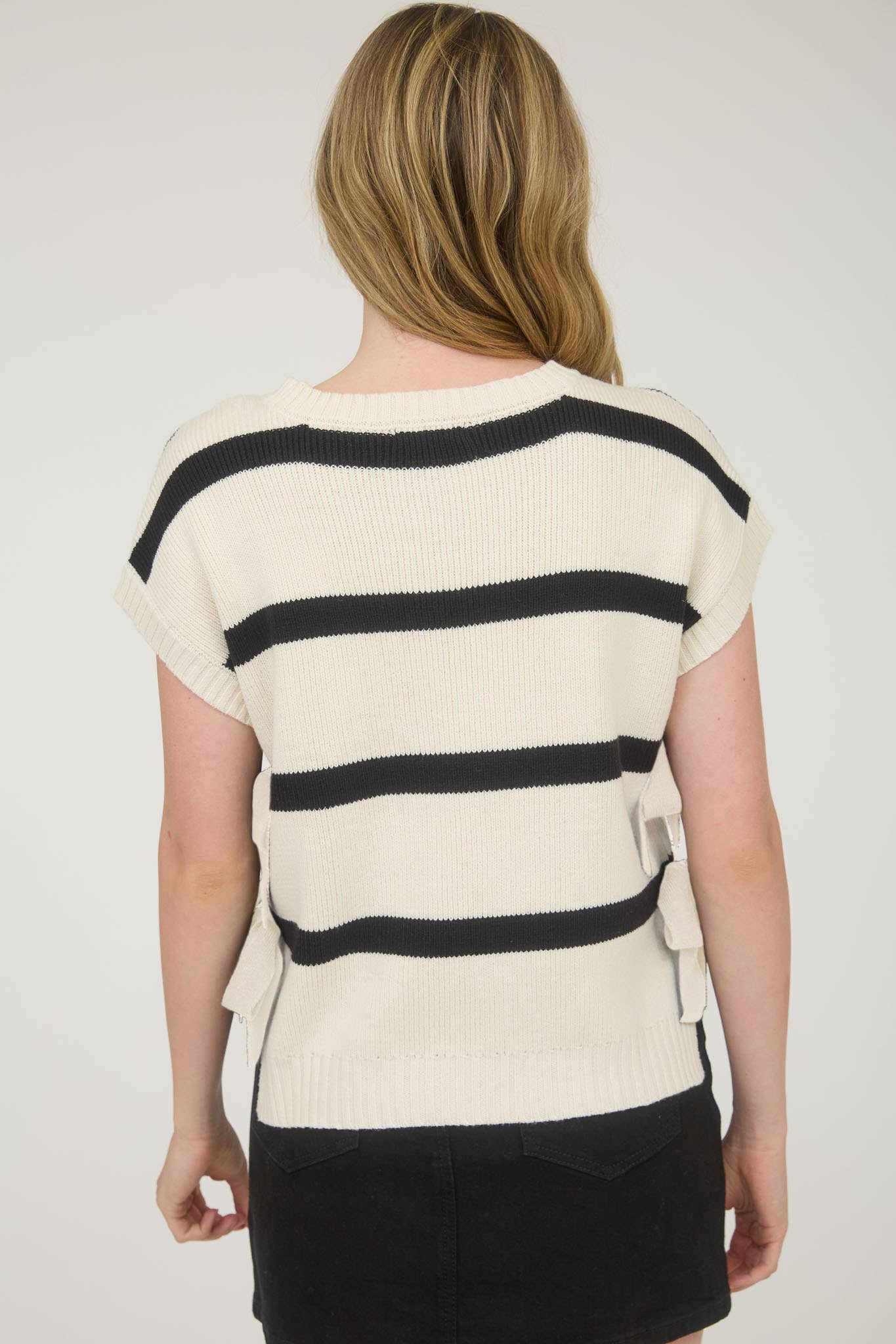 STRIPE SIDE TIE SHORT SLEEVE KNIT SWEATER